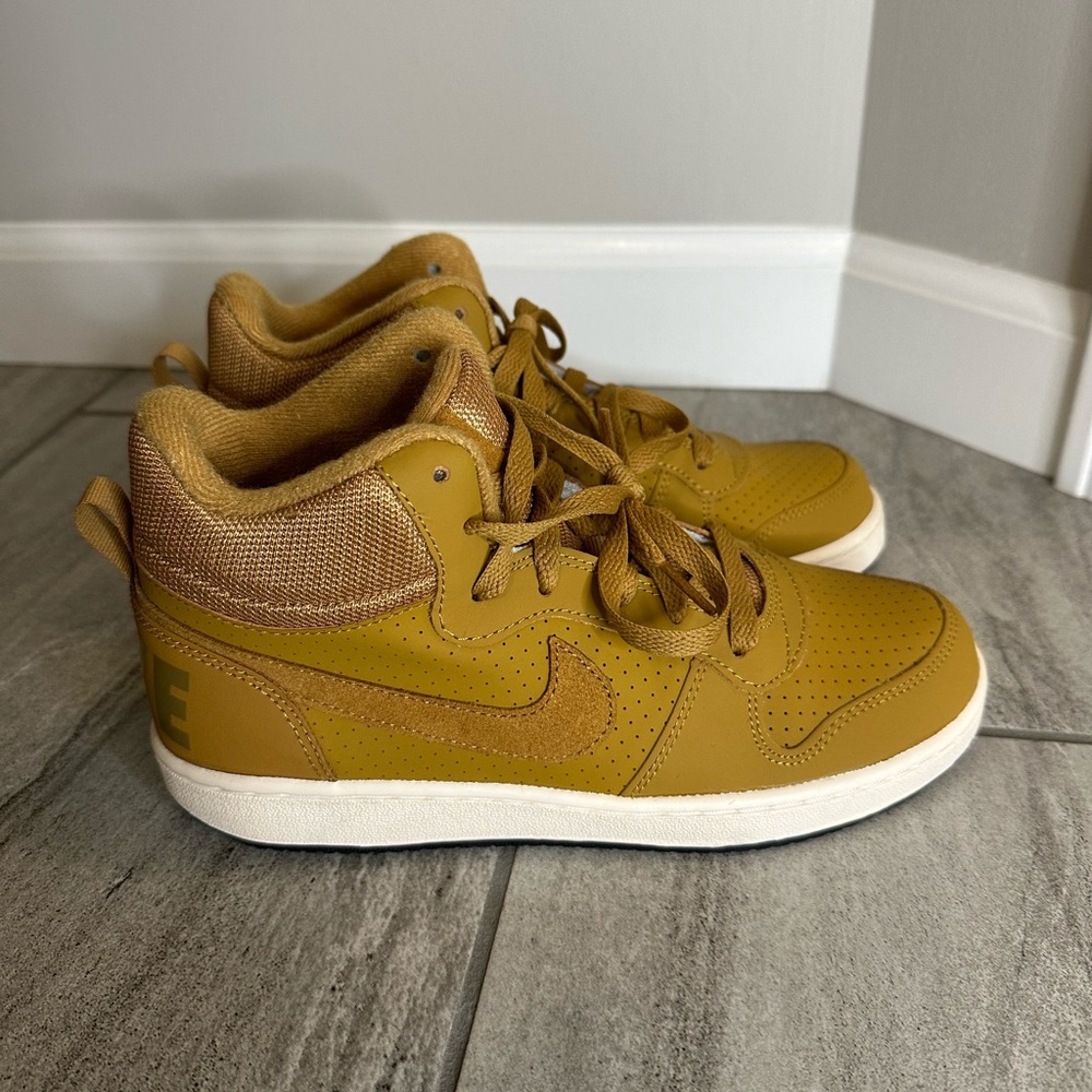 Nike boys tennis shoes